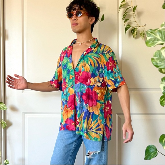 American Vintage Other - Vintage Floral Hawaiian Button-Down Shirt